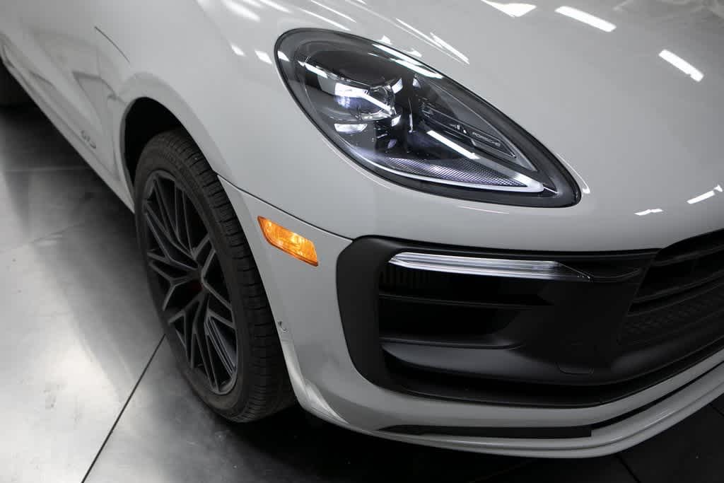 Thumbnail: 2025 Porsche Macan - 12