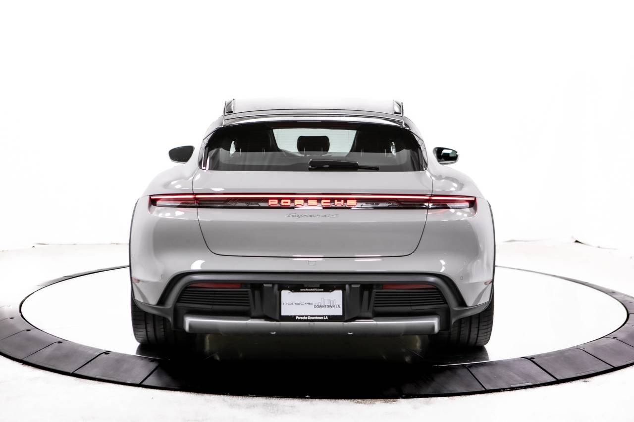 2025 Porsche Taycan Cross Turismo 4S photo 4
