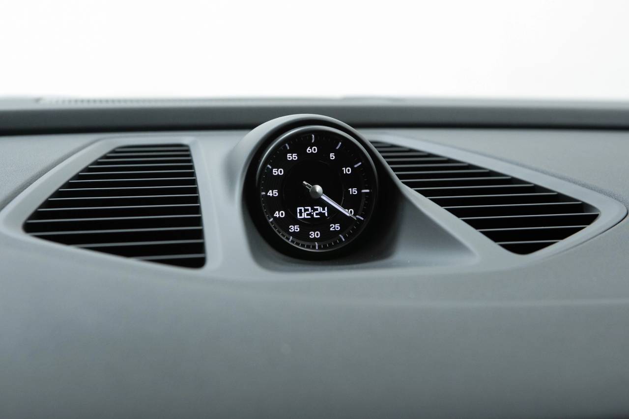 Thumbnail: 2026 Porsche Macan - 31