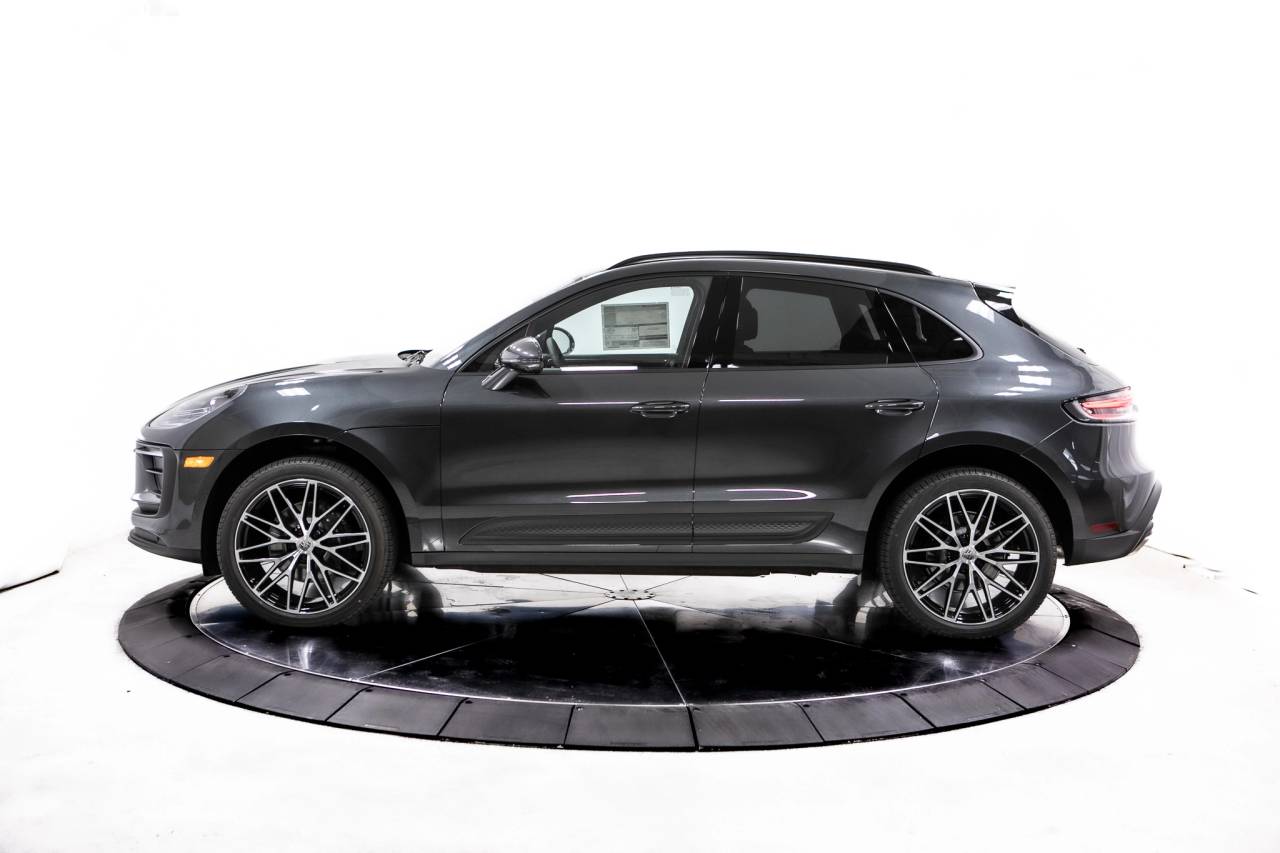 Thumbnail: 2026 Porsche Macan - 2
