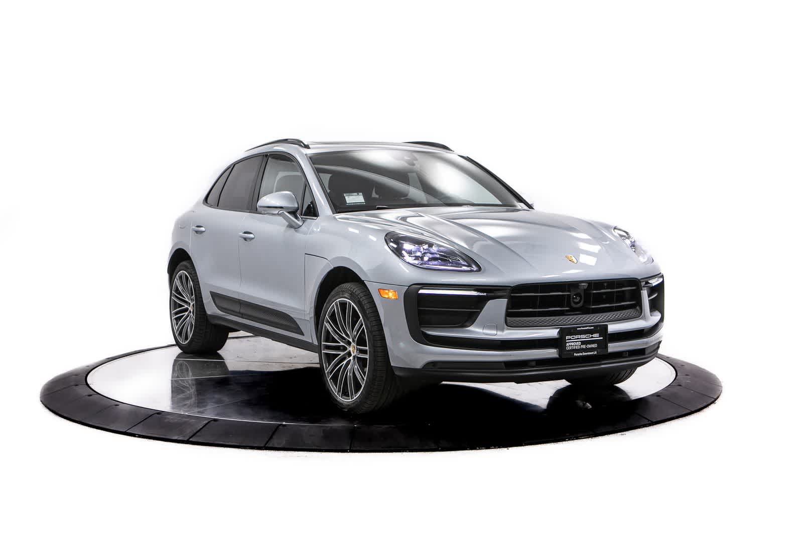 Thumbnail: 2026 Porsche Macan - 9
