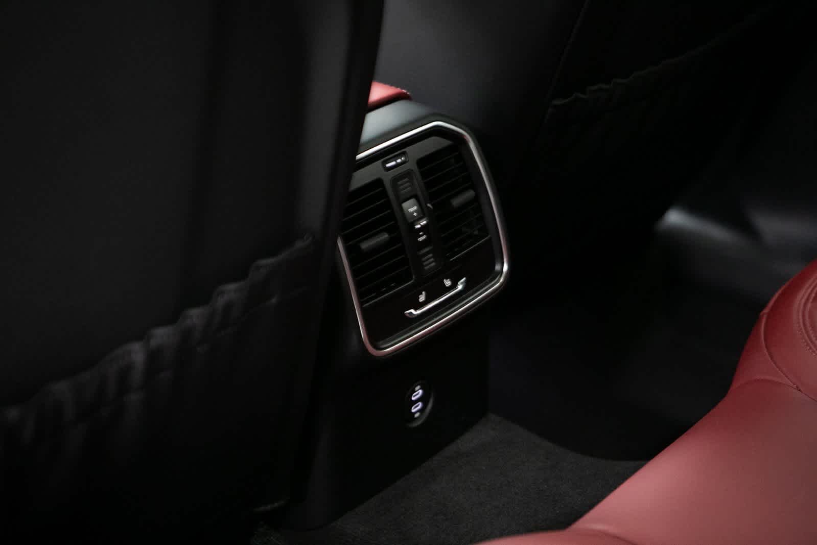 Thumbnail: 2025 Porsche Macan - 29