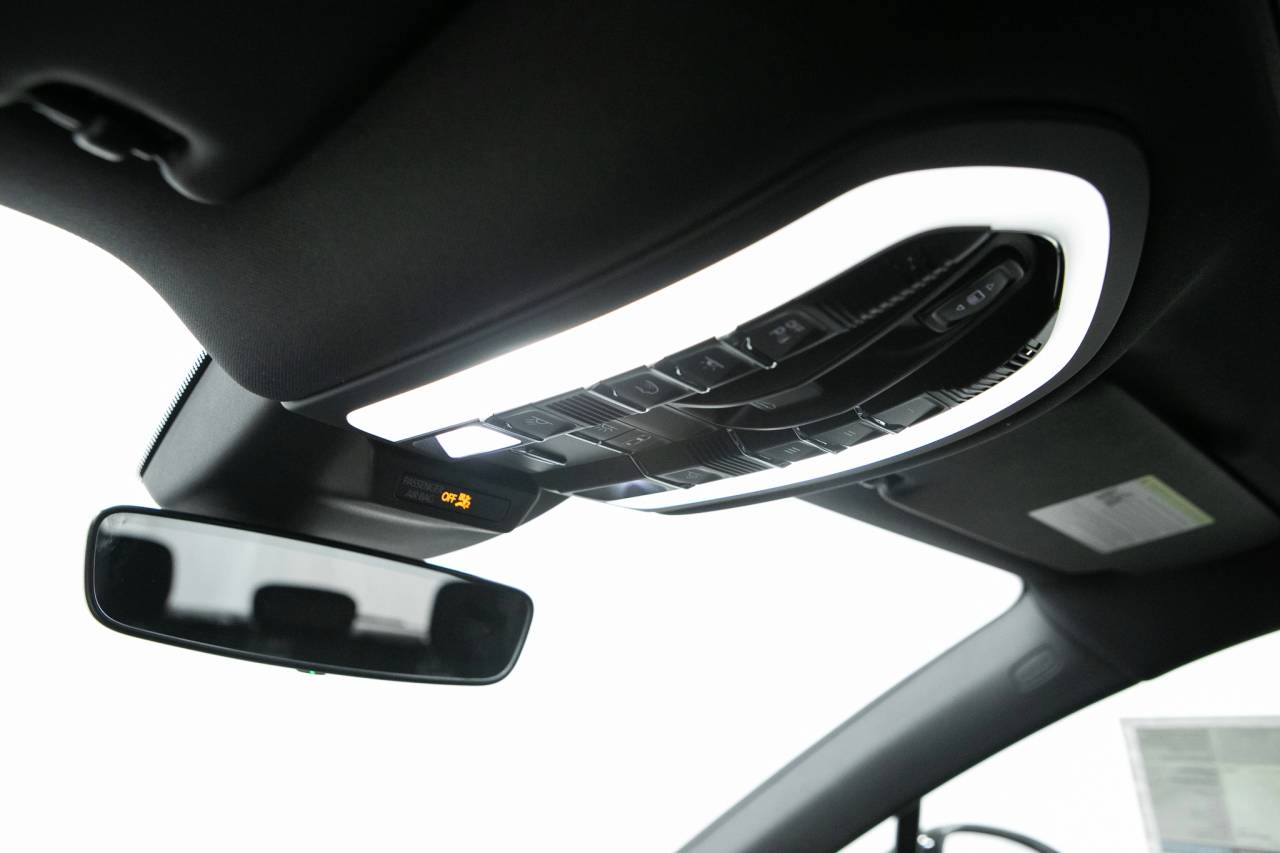 Thumbnail: 2026 Porsche Macan - 30