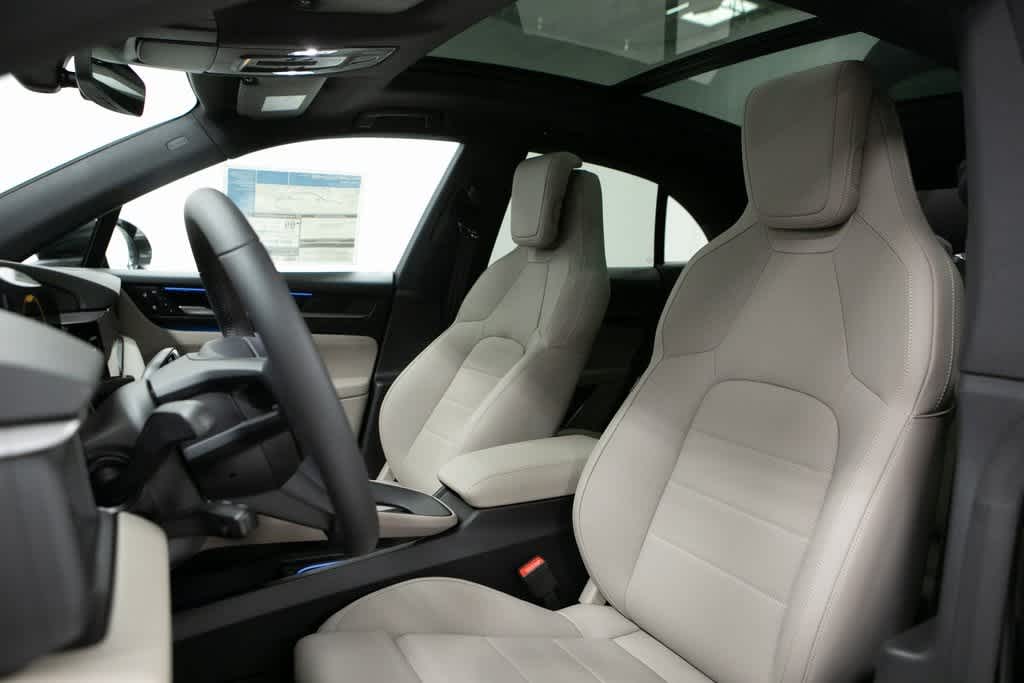 Thumbnail: 2025 Porsche Macan - 5