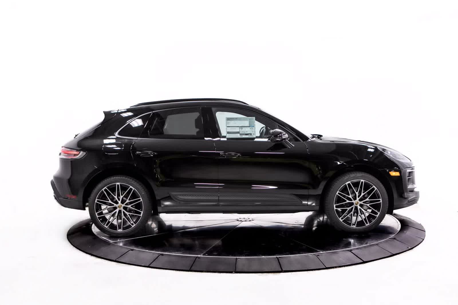 Thumbnail: 2026 Porsche Macan - 8