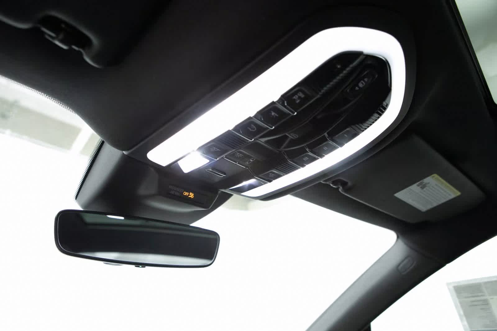 Thumbnail: 2025 Porsche Macan - 22