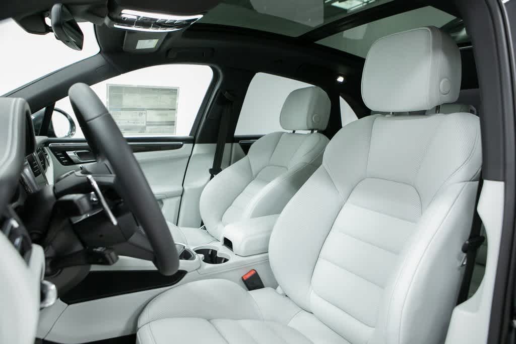 Thumbnail: 2025 Porsche Macan - 5
