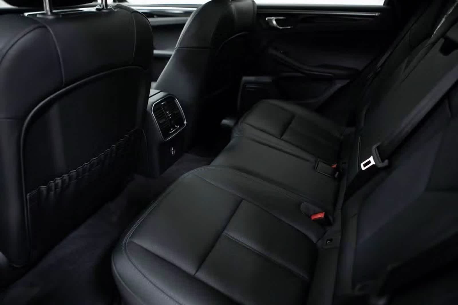 Thumbnail: 2025 Porsche Macan - 27