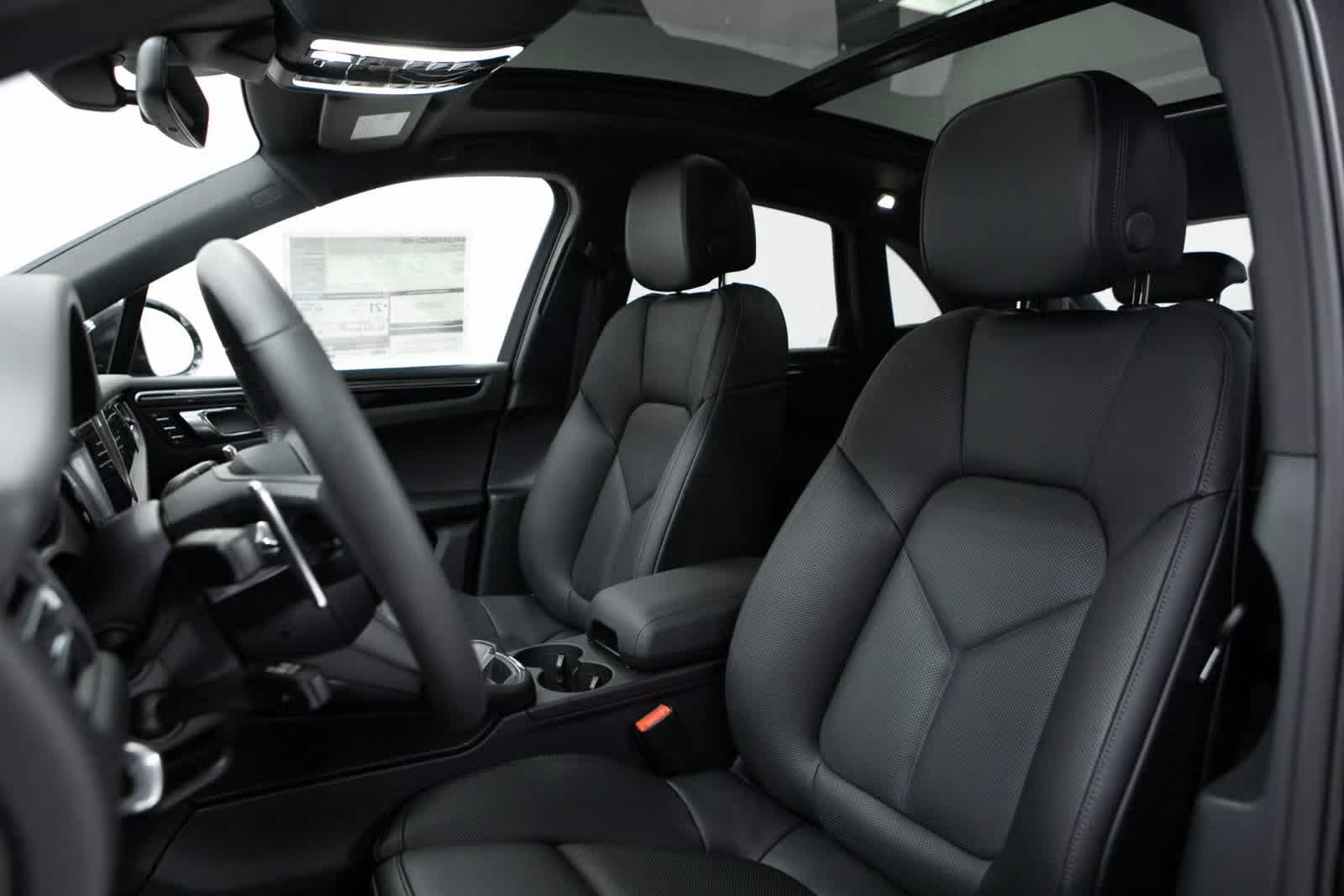 Thumbnail: 2025 Porsche Macan - 5