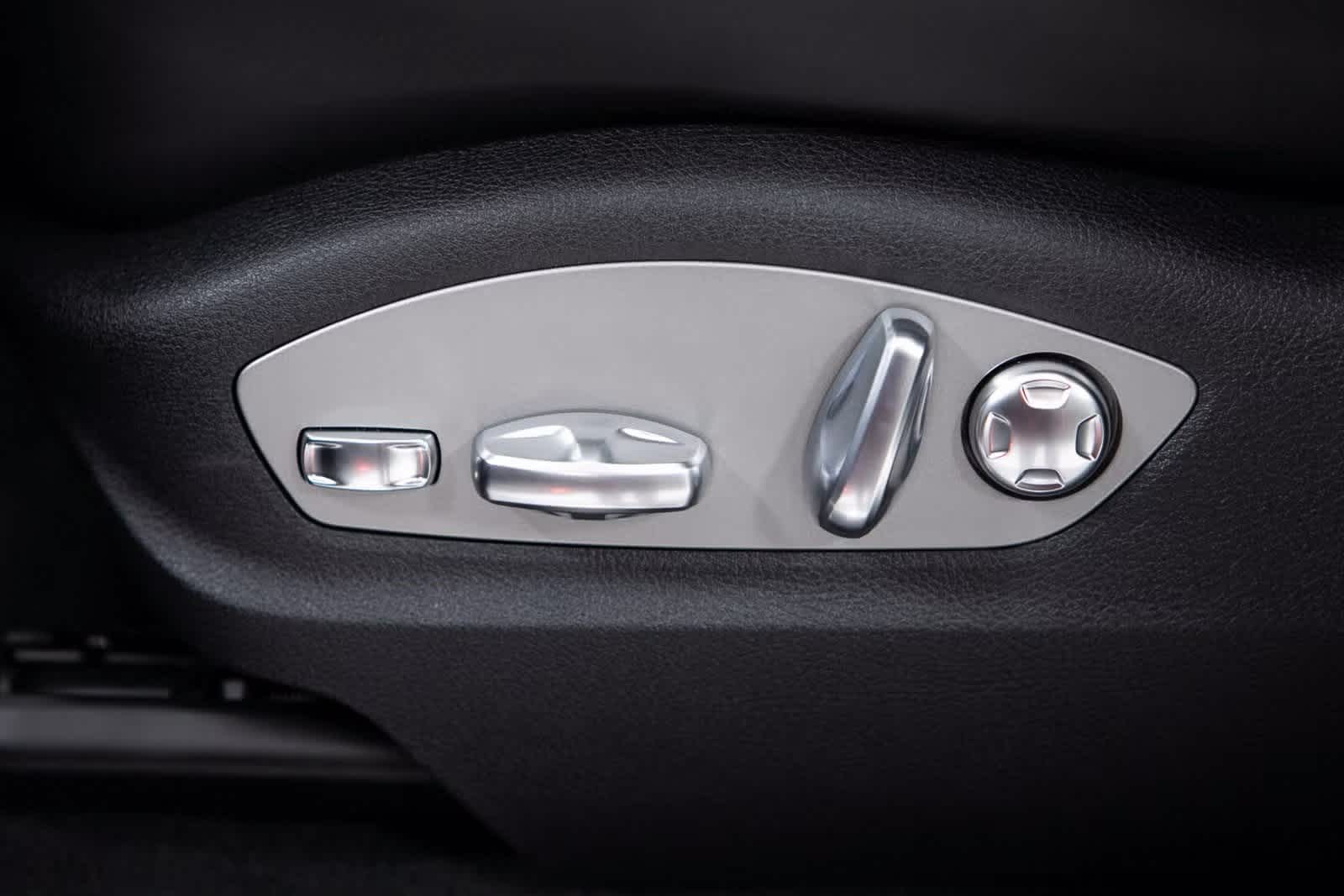 Thumbnail: 2025 Porsche Macan - 18