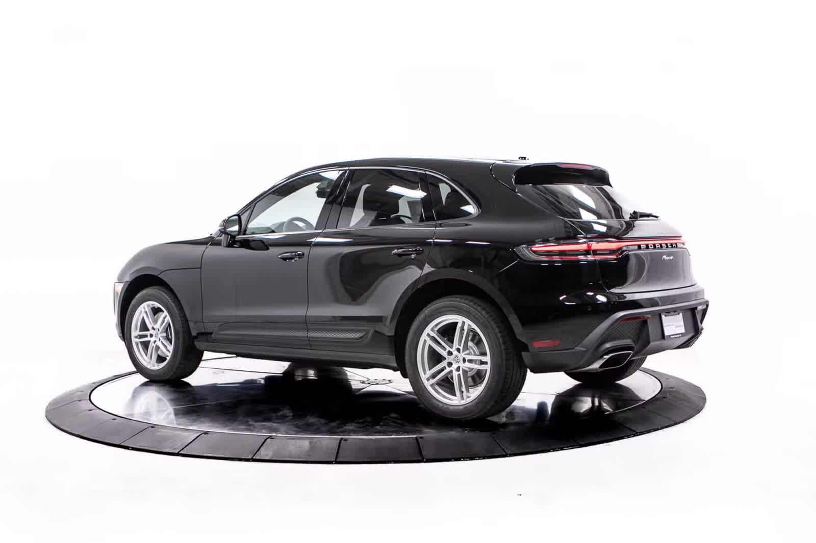 Thumbnail: 2026 Porsche Macan - 3