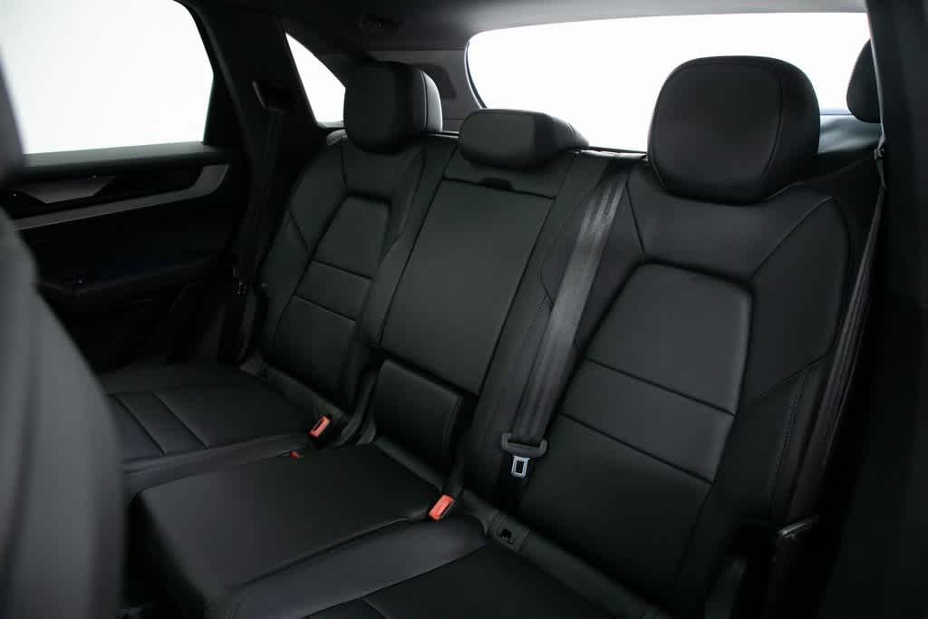 Thumbnail: 2025 Porsche Cayenne - 31