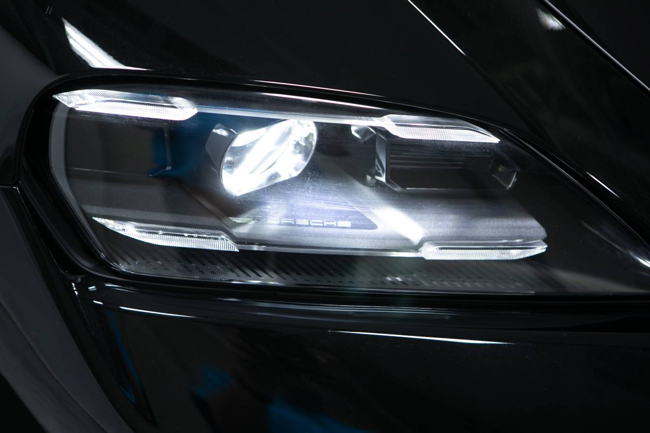 Thumbnail: 2025 Porsche Taycan - 15