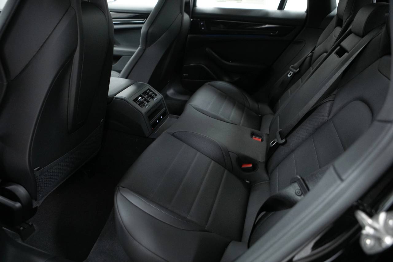 Thumbnail: 2026 Porsche Panamera - 34