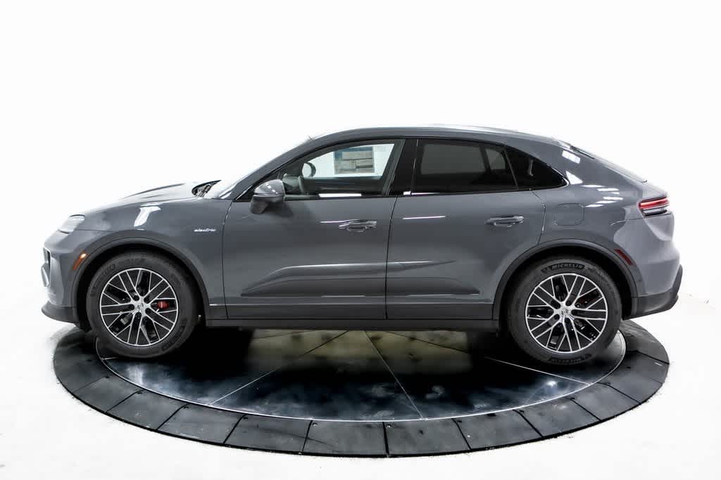 Thumbnail: 2025 Porsche Macan - 2