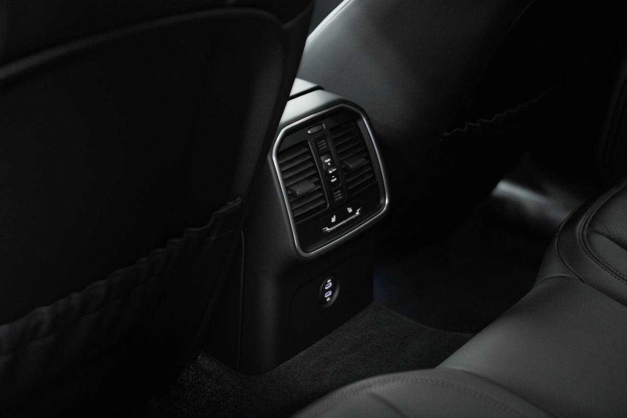 Thumbnail: 2026 Porsche Macan - 36