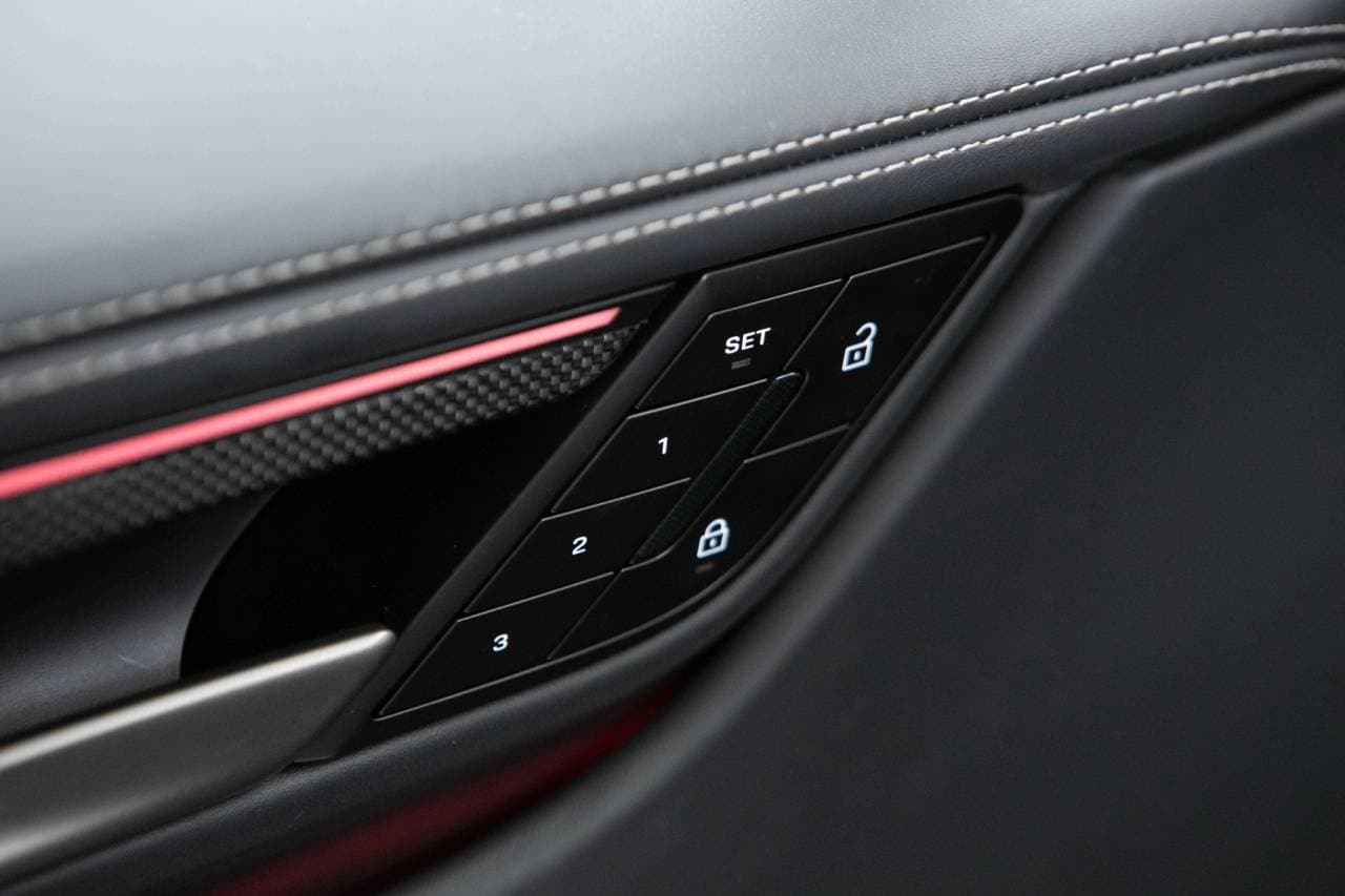 Thumbnail: 2026 Porsche Macan - 25