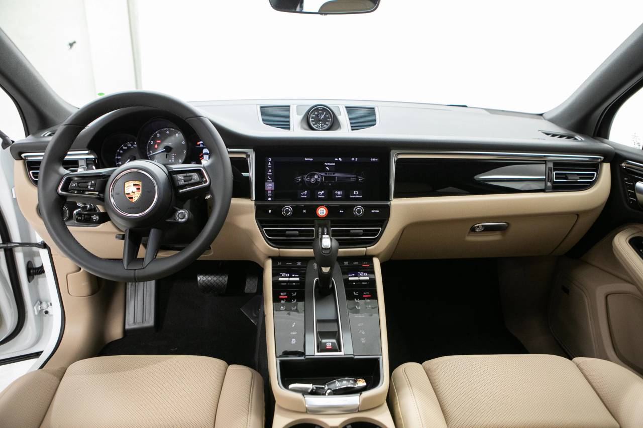 Thumbnail: 2026 Porsche Macan - 20