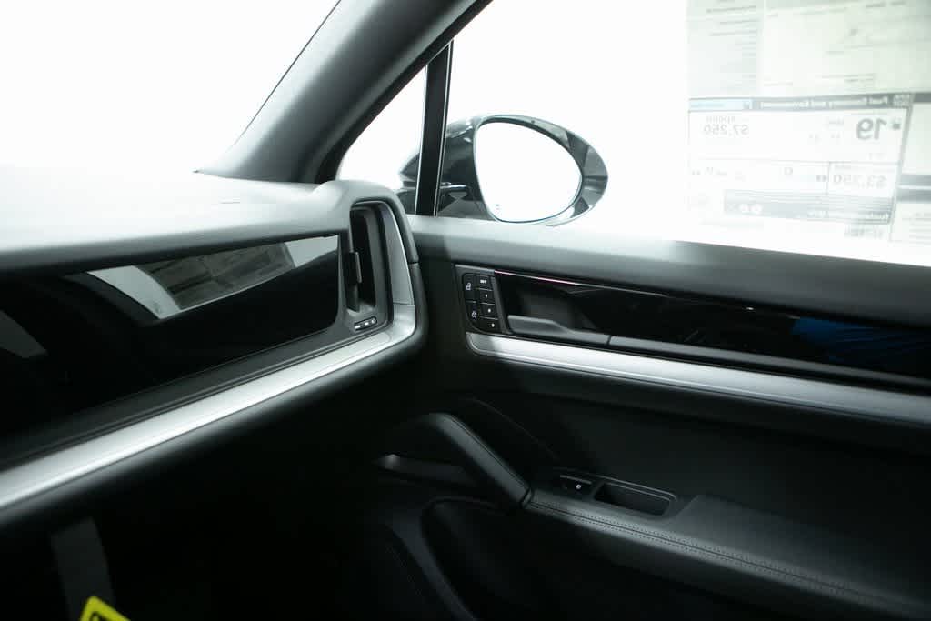 Thumbnail: 2025 Porsche Cayenne - 30