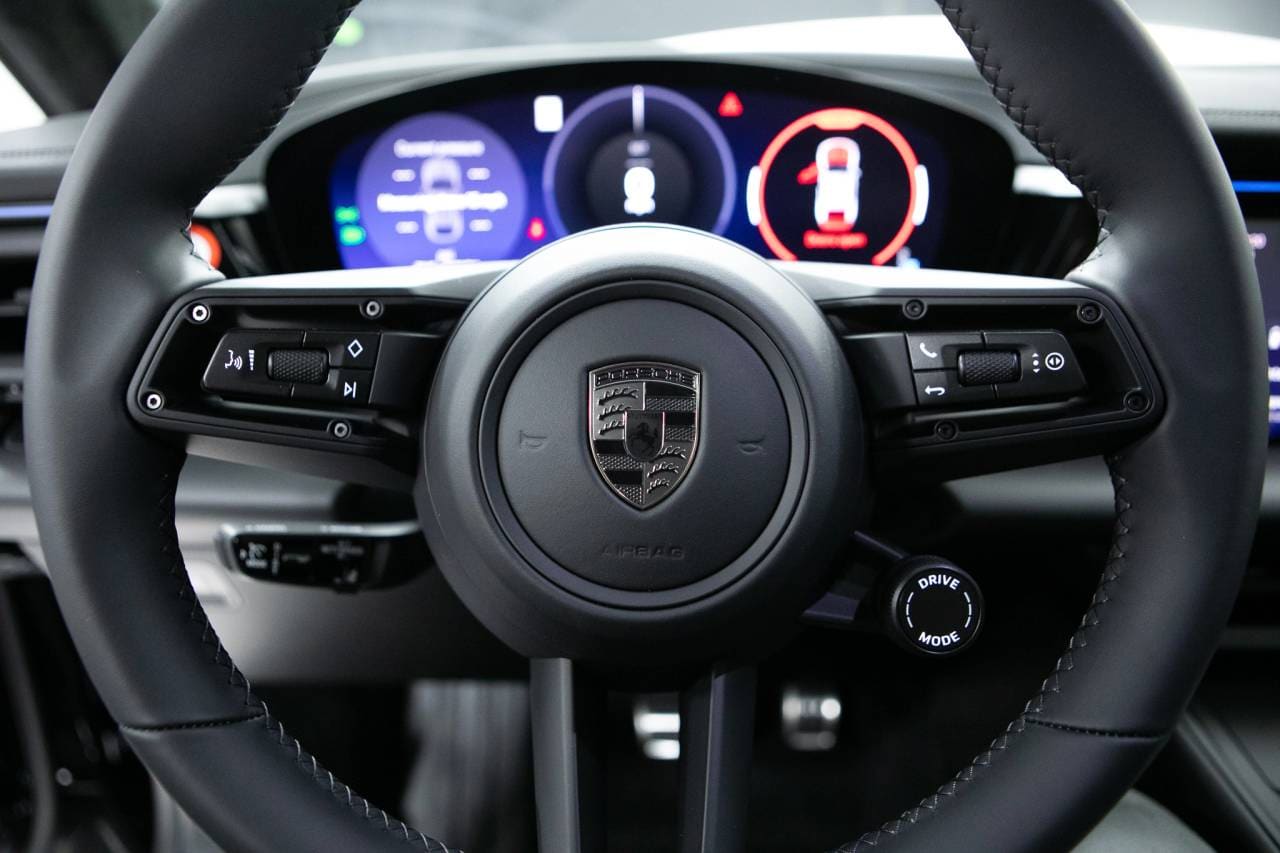 Thumbnail: 2025 Porsche Macan - 21