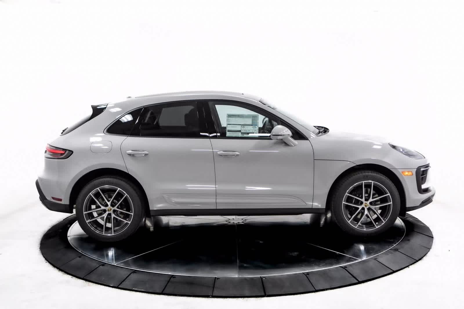Thumbnail: 2025 Porsche Macan - 8