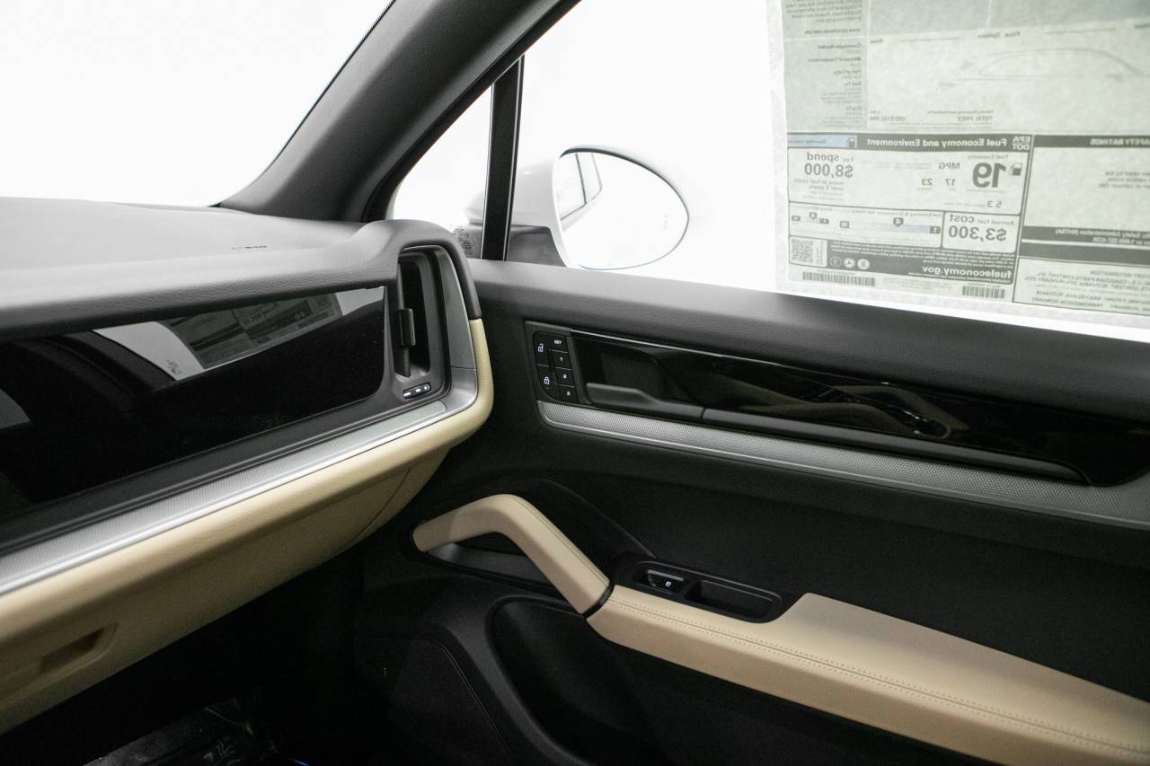 Thumbnail: 2026 Porsche Cayenne - 32
