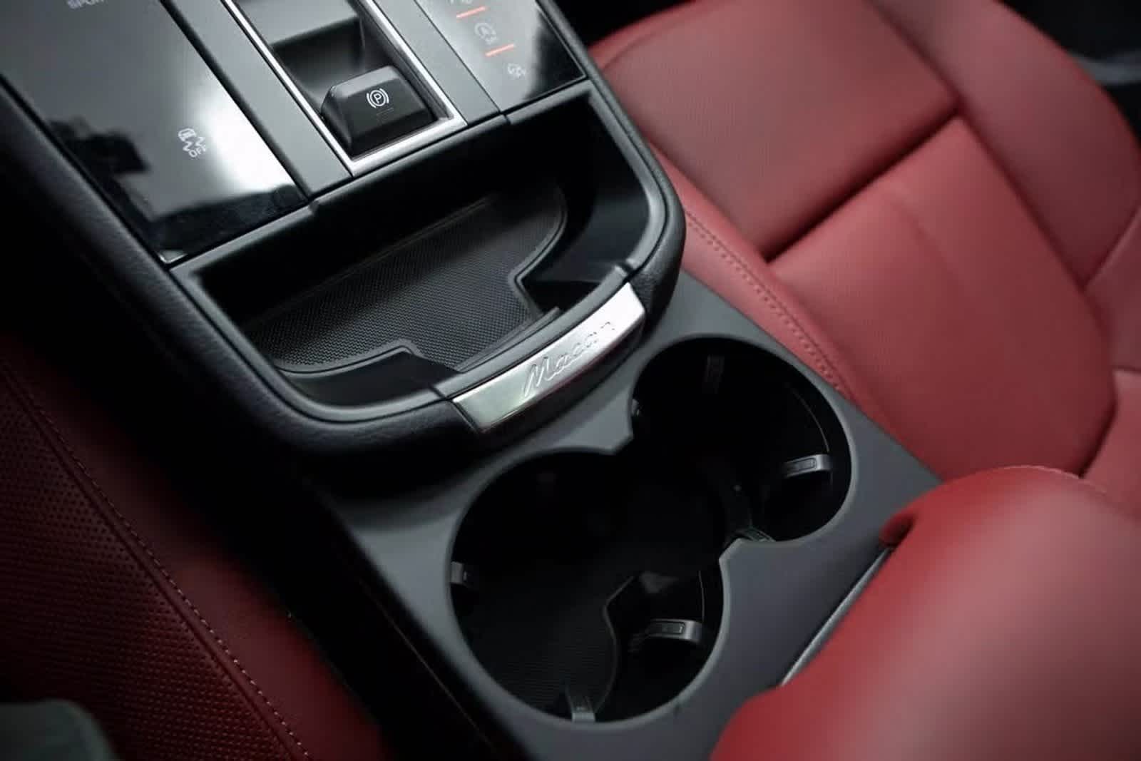 Thumbnail: 2025 Porsche Macan - 23