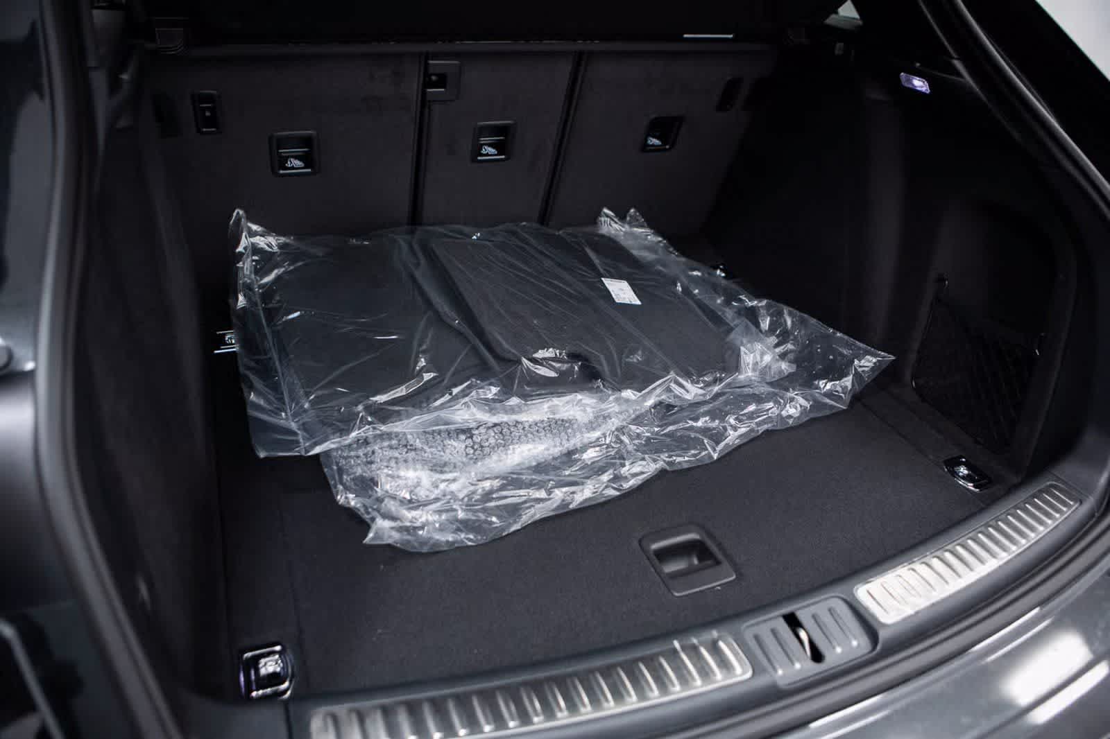 Thumbnail: 2026 Porsche Macan - 33