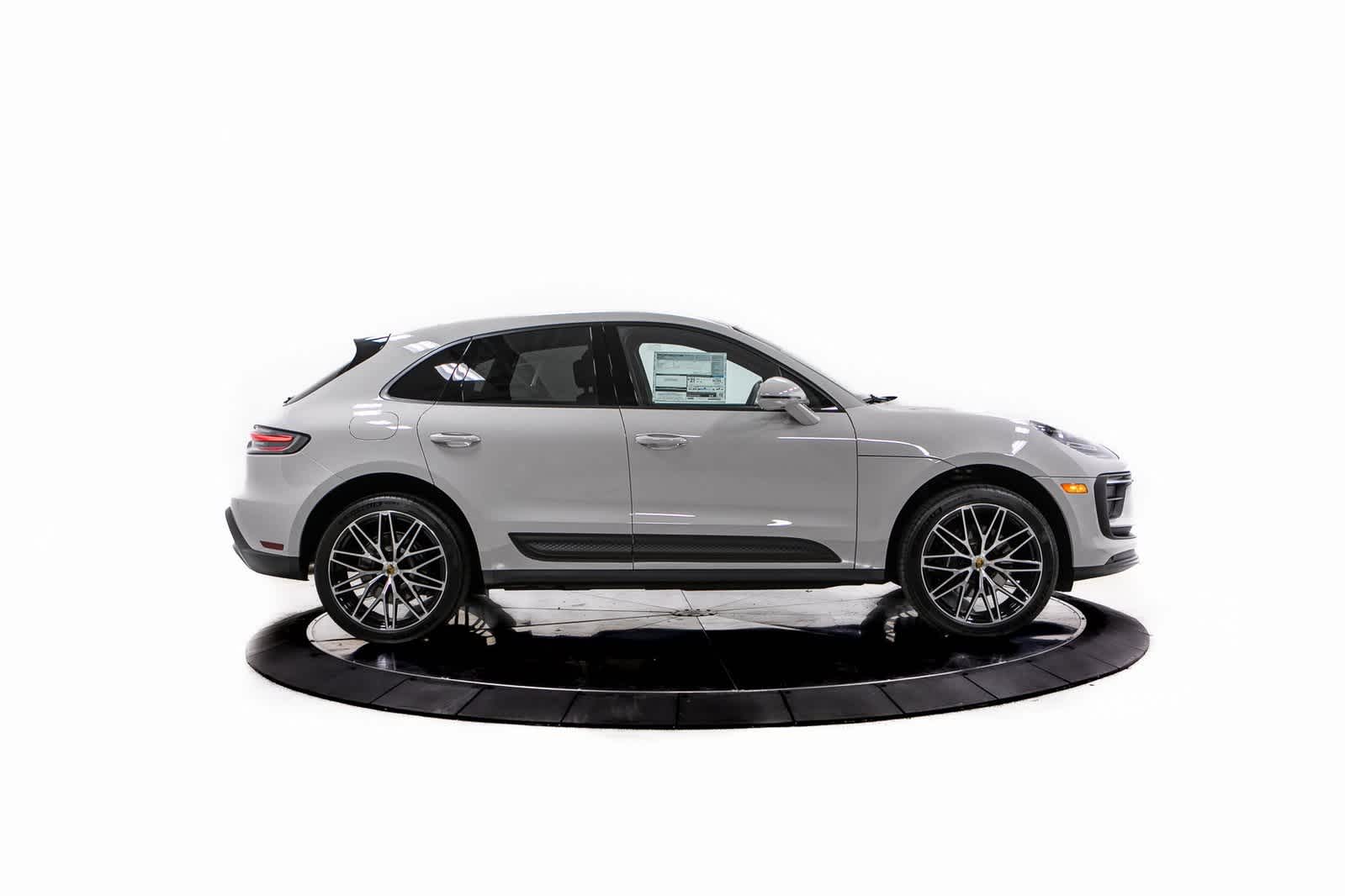 Thumbnail: 2025 Porsche Macan - 8
