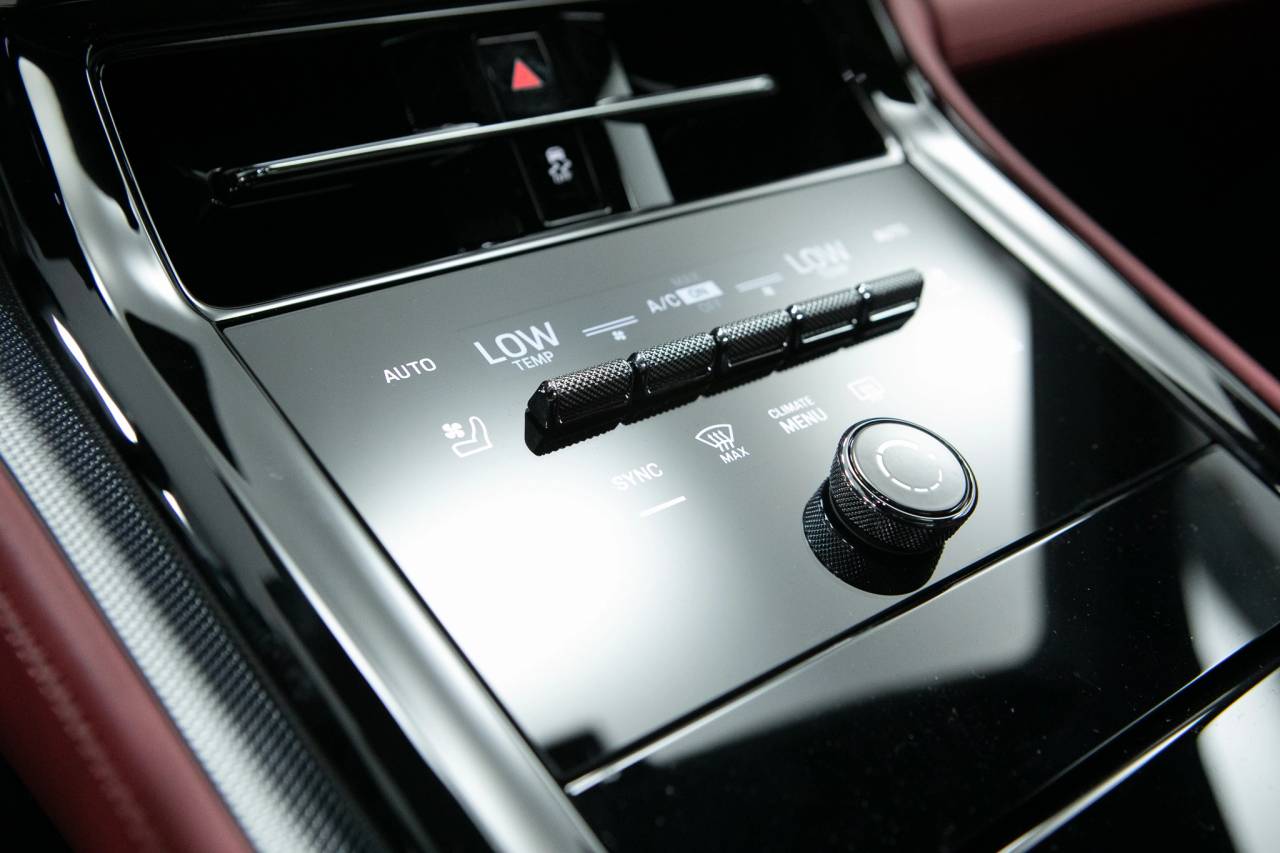 Thumbnail: 2026 Porsche Panamera - 27