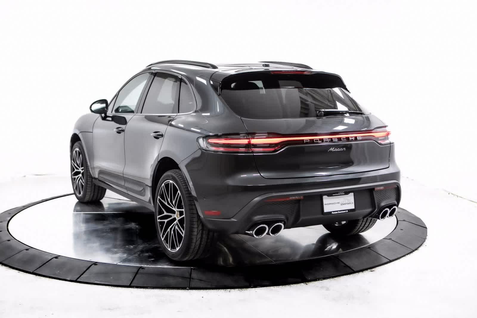 Thumbnail: 2025 Porsche Macan - 3