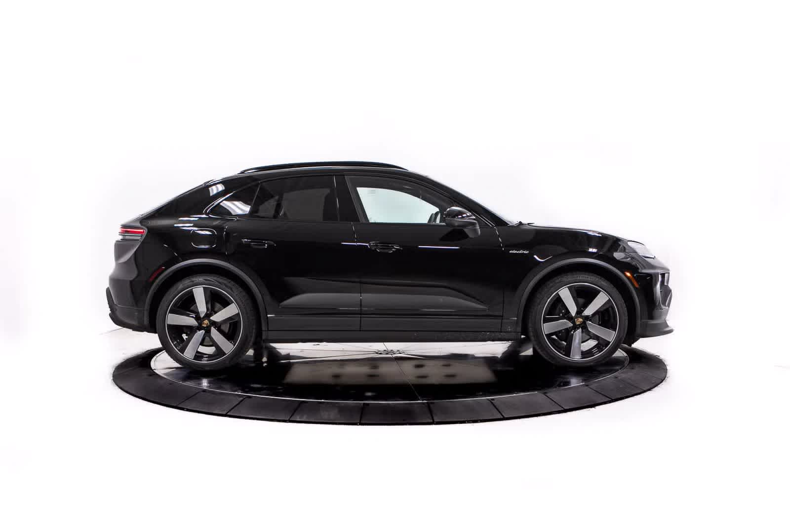 Thumbnail: 2025 Porsche Macan - 8