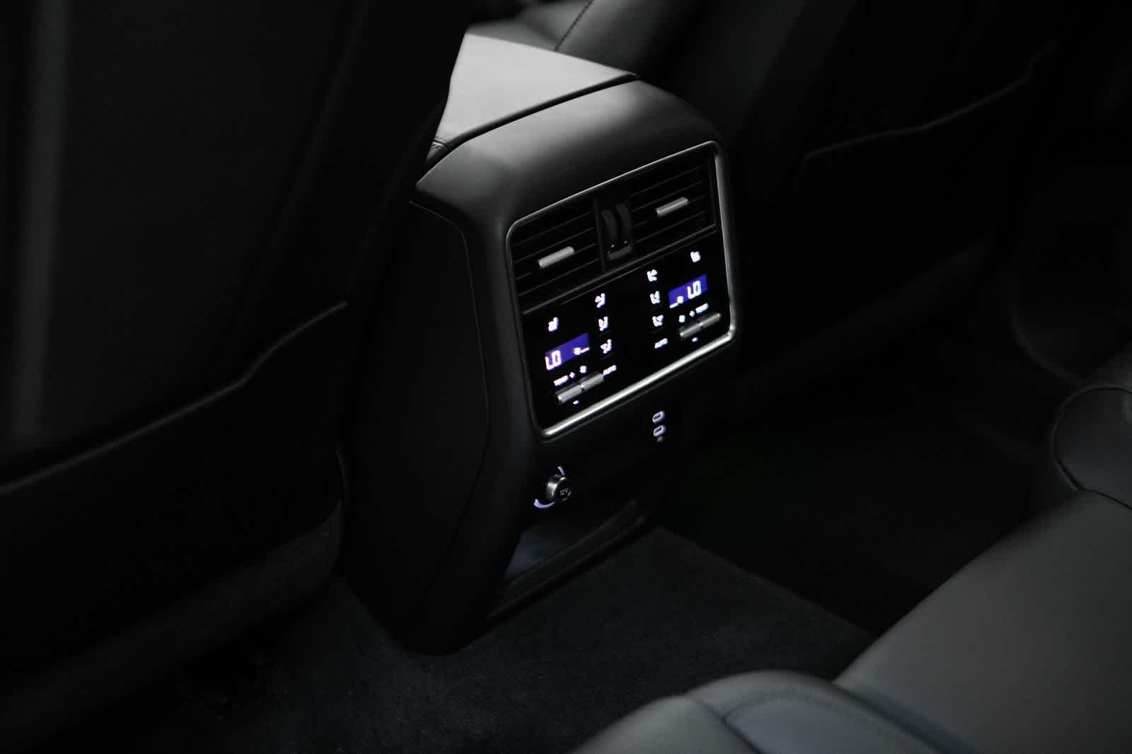Thumbnail: 2023 Porsche Cayenne - 34