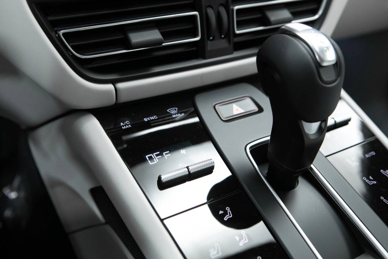 Thumbnail: 2026 Porsche Macan - 27