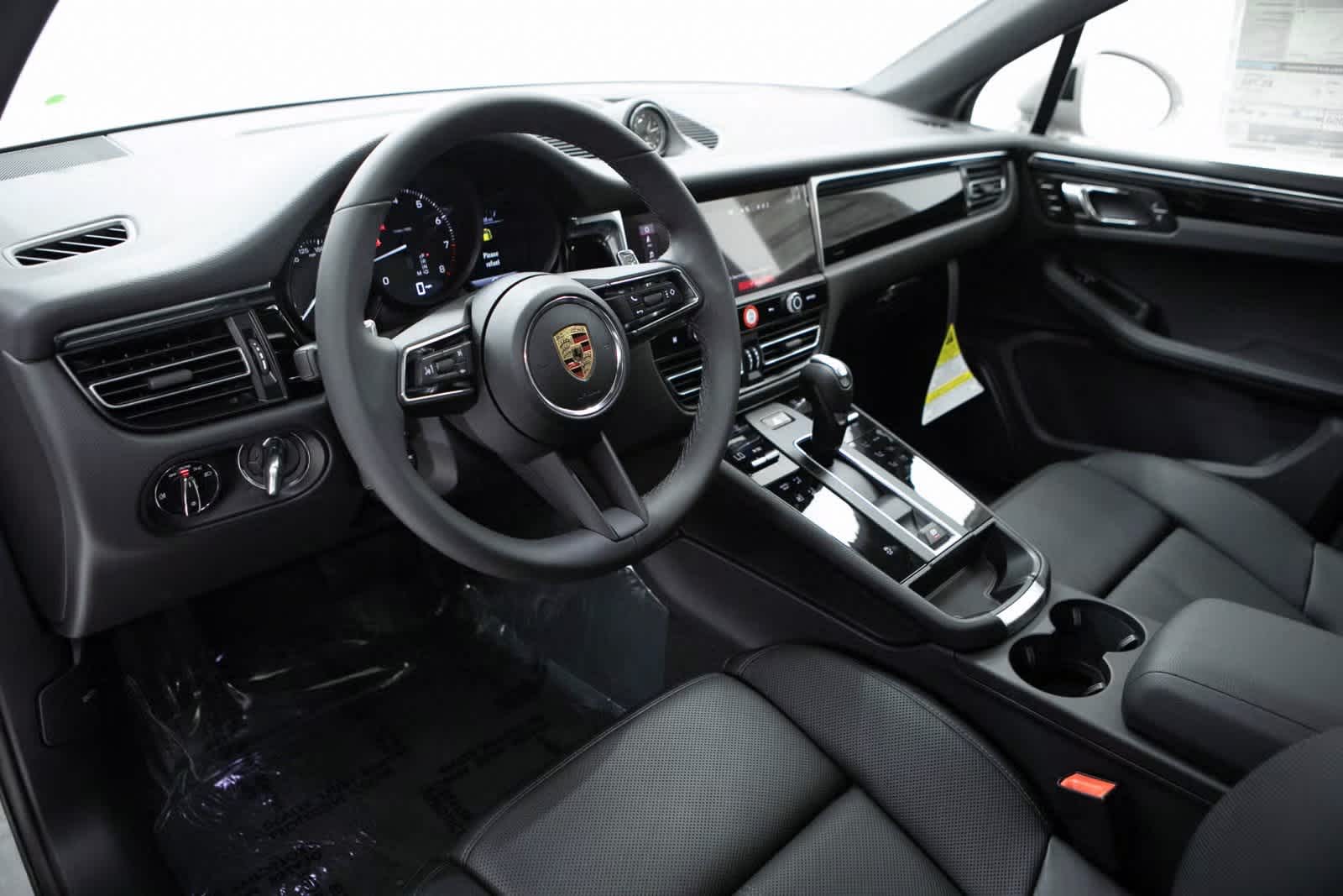 Thumbnail: 2025 Porsche Macan - 4