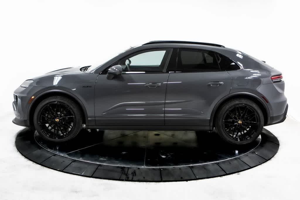 Thumbnail: 2025 Porsche Macan - 2