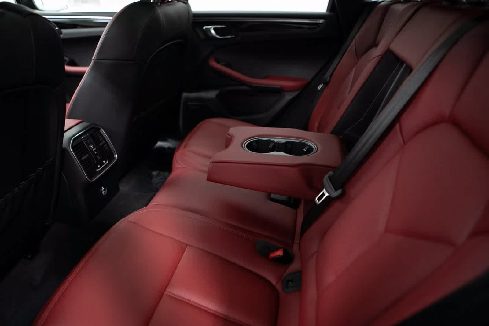 Thumbnail: 2025 Porsche Macan - 28