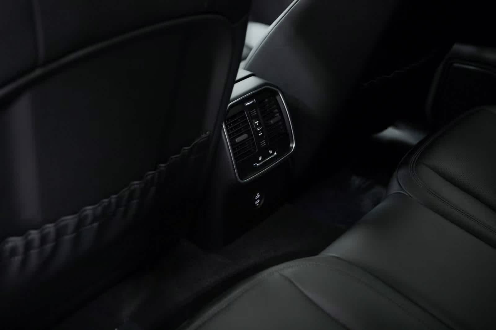 Thumbnail: 2025 Porsche Macan - 27