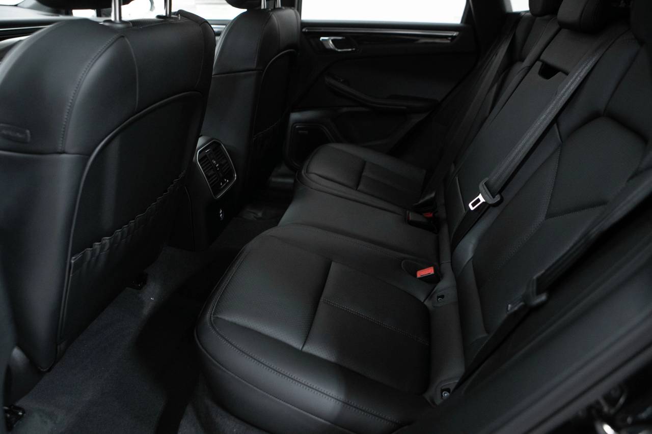 Thumbnail: 2026 Porsche Macan - 36