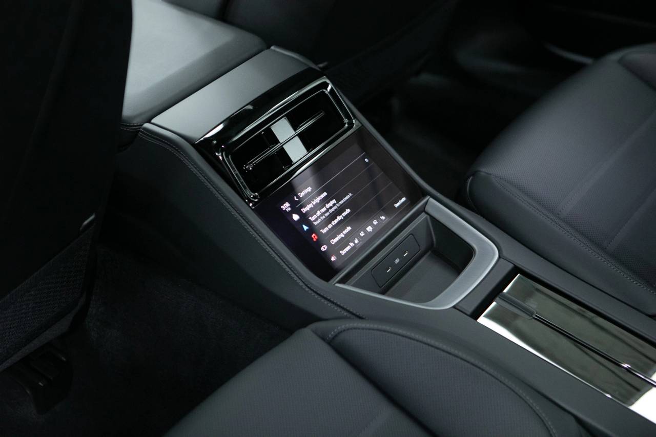 Thumbnail: 2026 Porsche Panamera - 35