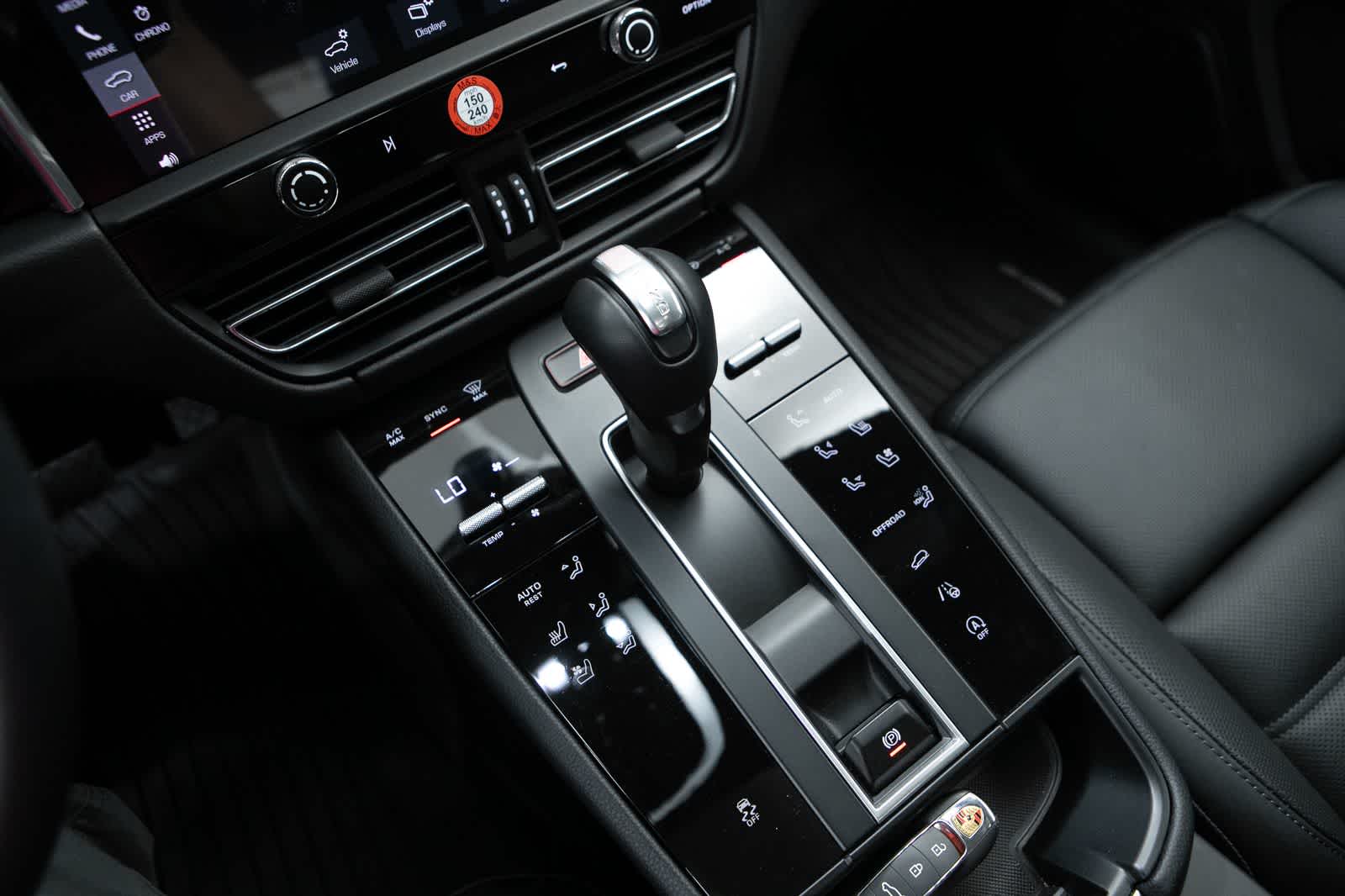 Thumbnail: 2026 Porsche Macan - 28