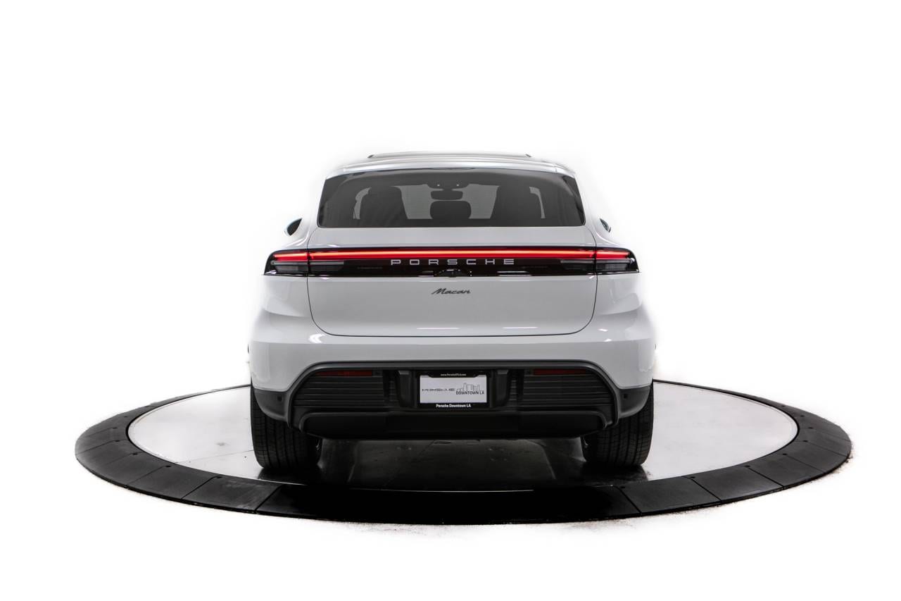 Thumbnail: 2026 Porsche Macan - 6