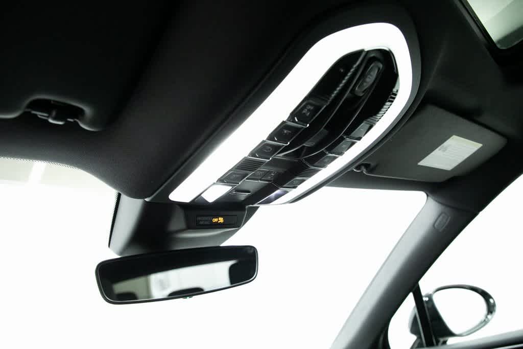 Thumbnail: 2025 Porsche Macan - 27