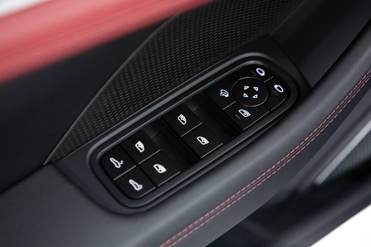 Thumbnail: 2026 Porsche Panamera - 25