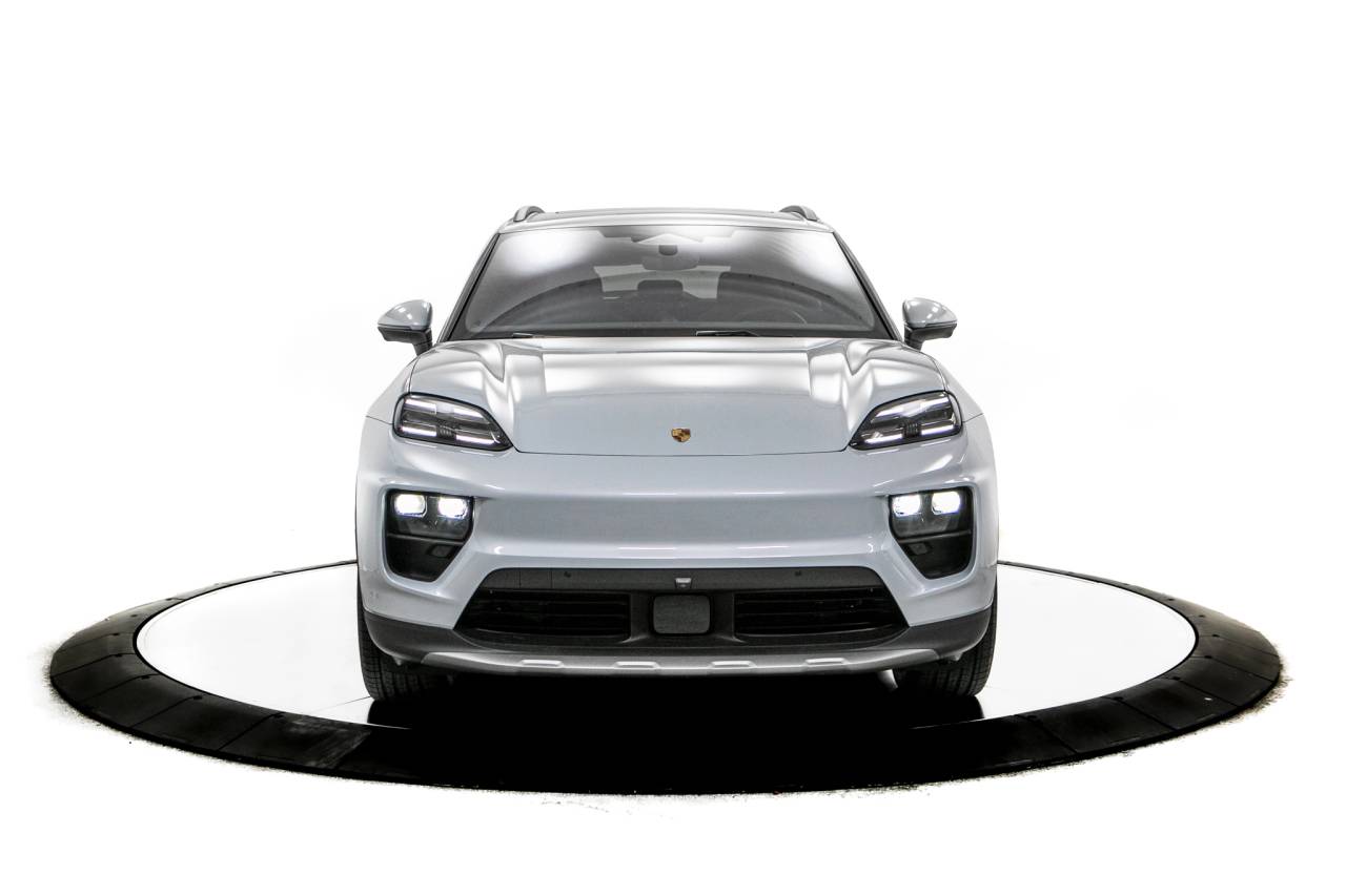 Thumbnail: 2026 Porsche Macan - 10