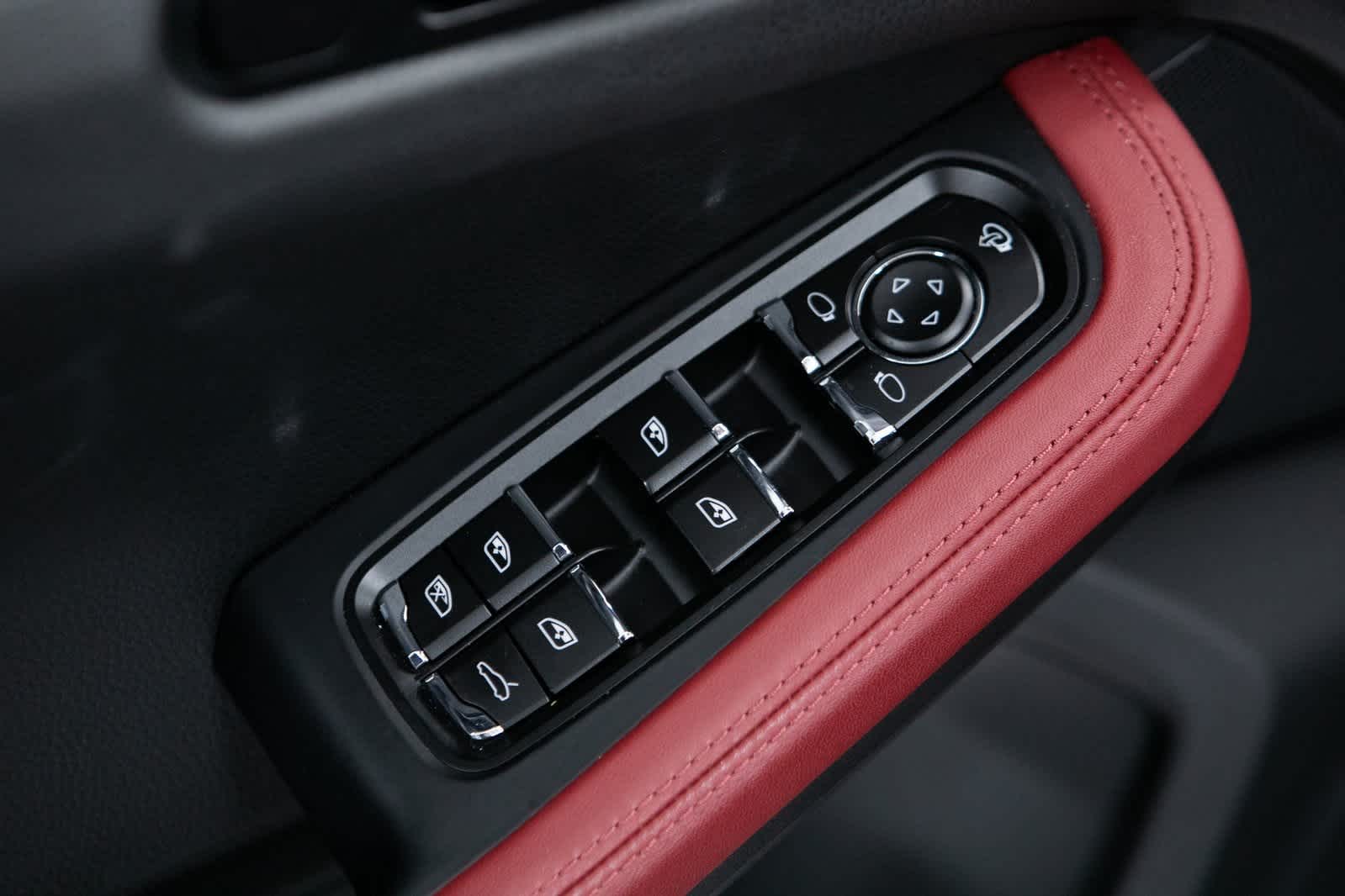 Thumbnail: 2025 Porsche Macan - 18