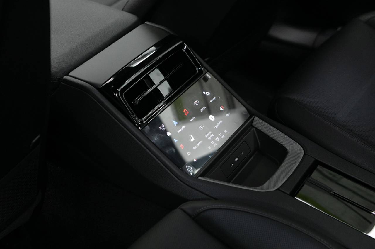 Thumbnail: 2026 Porsche Panamera - 36