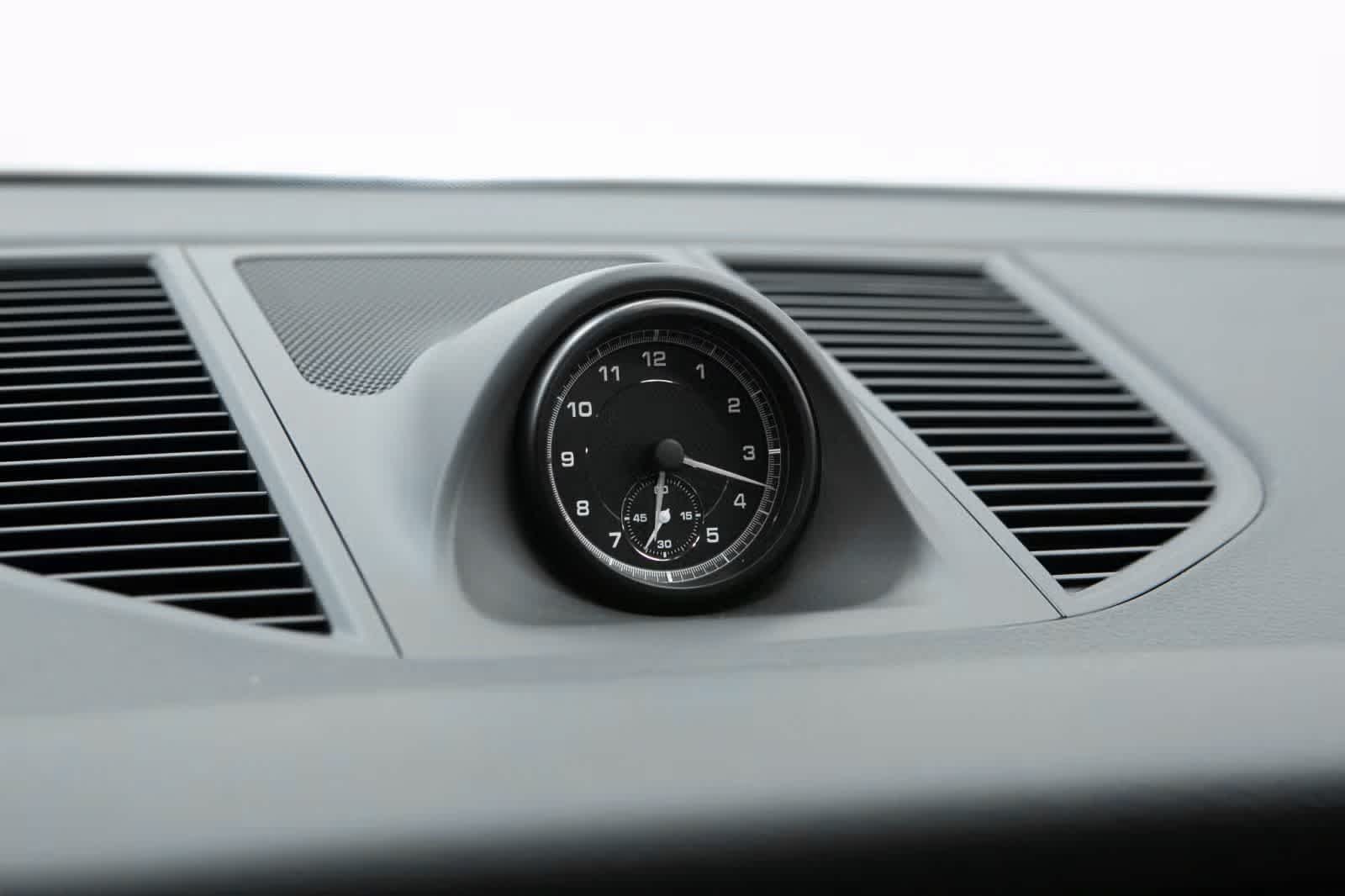 Thumbnail: 2026 Porsche Macan - 30