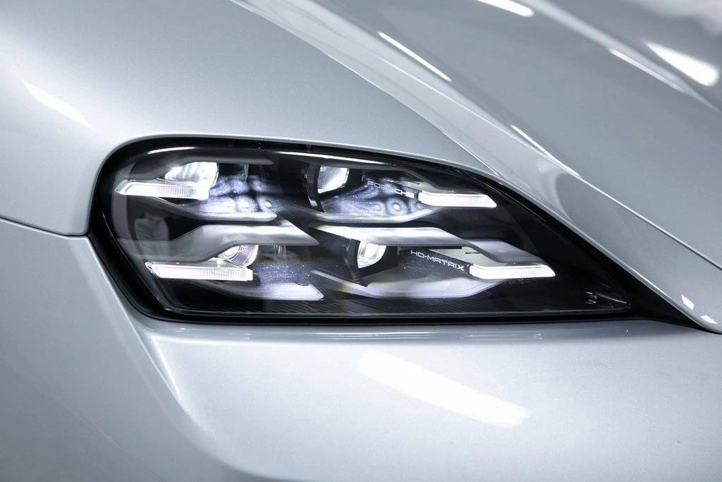 Thumbnail: 2025 Porsche Taycan - 18