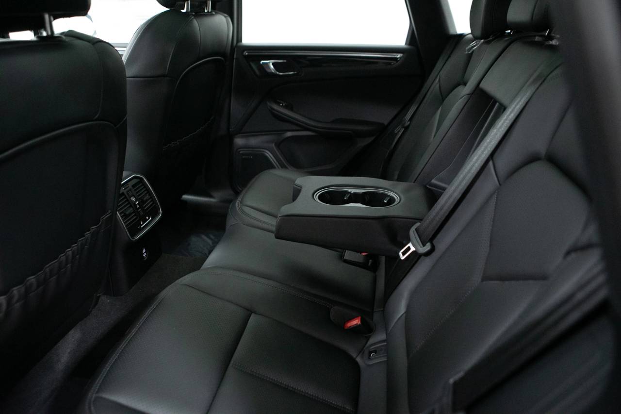 Thumbnail: 2026 Porsche Macan - 35